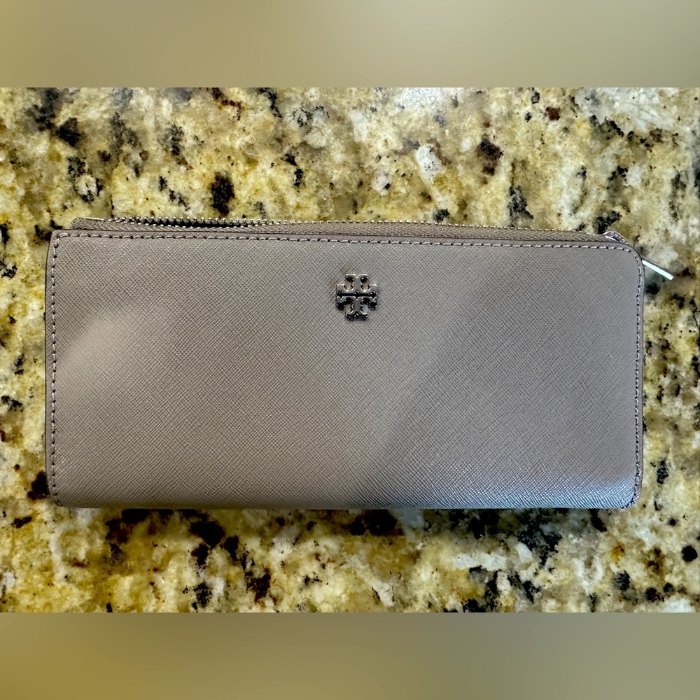 Tory Burch Emerson L-Zip Continental Wallet in Grey Heron
